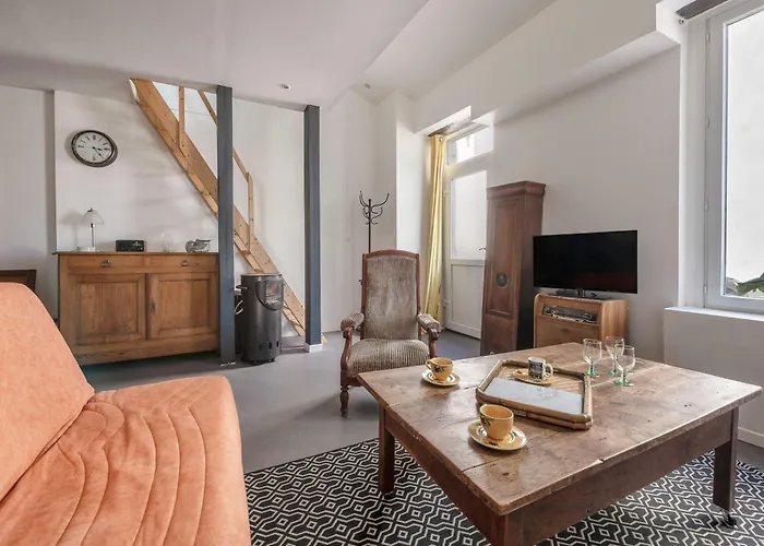 Hébergement de vacances Maison De Bourg Pour 4 à 500m De La